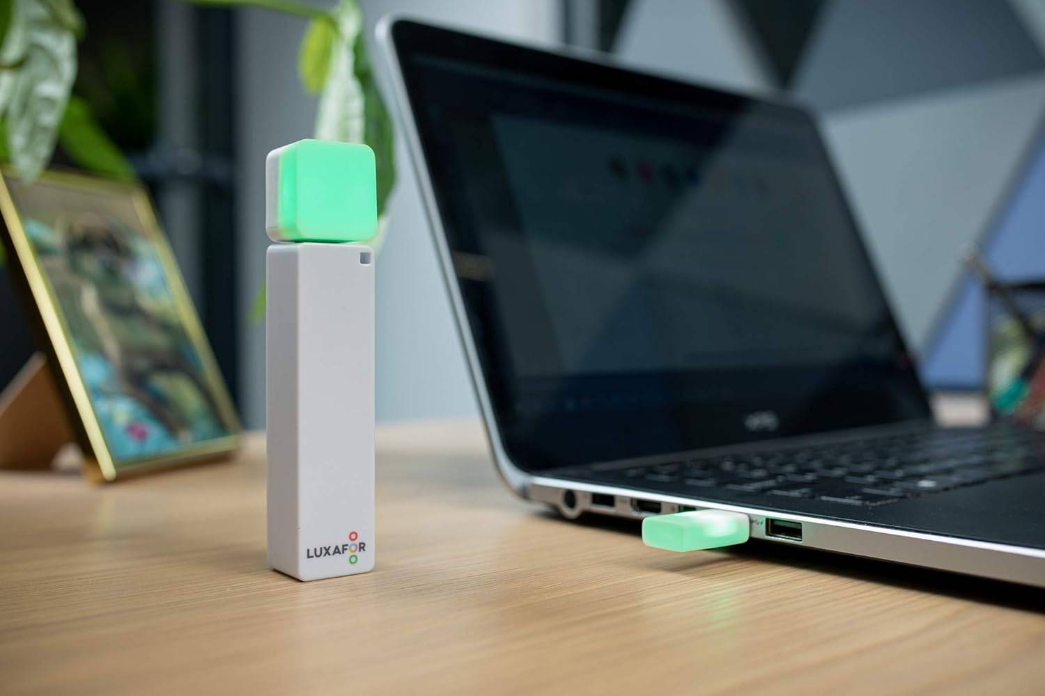 Luxafor Bluetooth Busy Light Scale