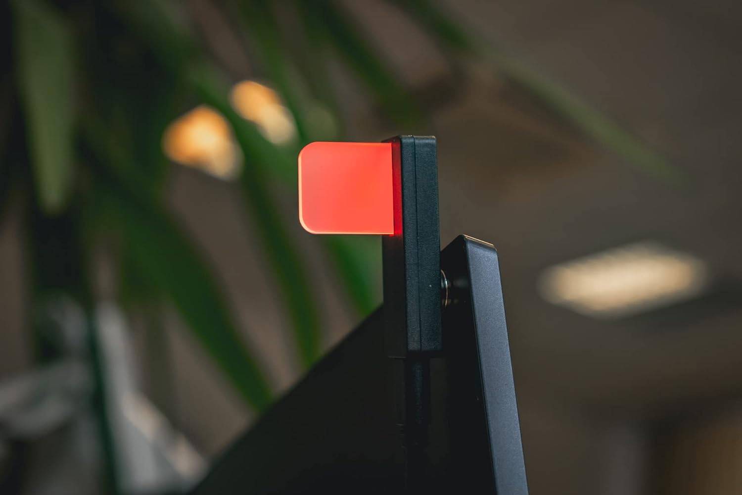 Luxafor Flag Busy Light Alt